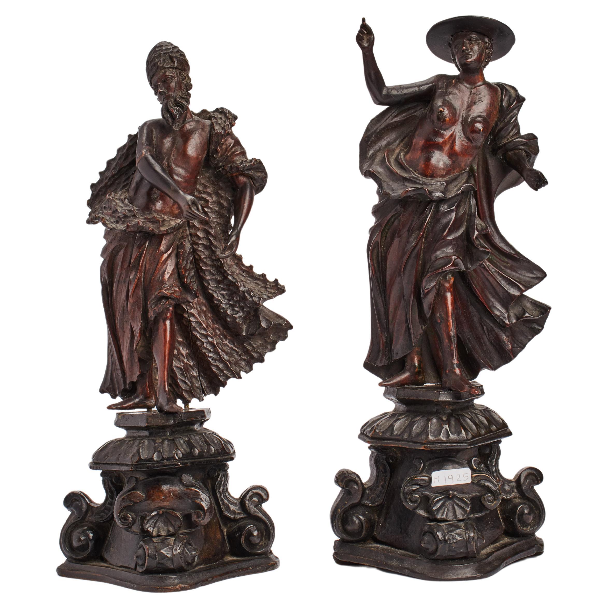 Due sculture in legno raffiguranti un vescovo e un cardinale, Venezia 1730.
