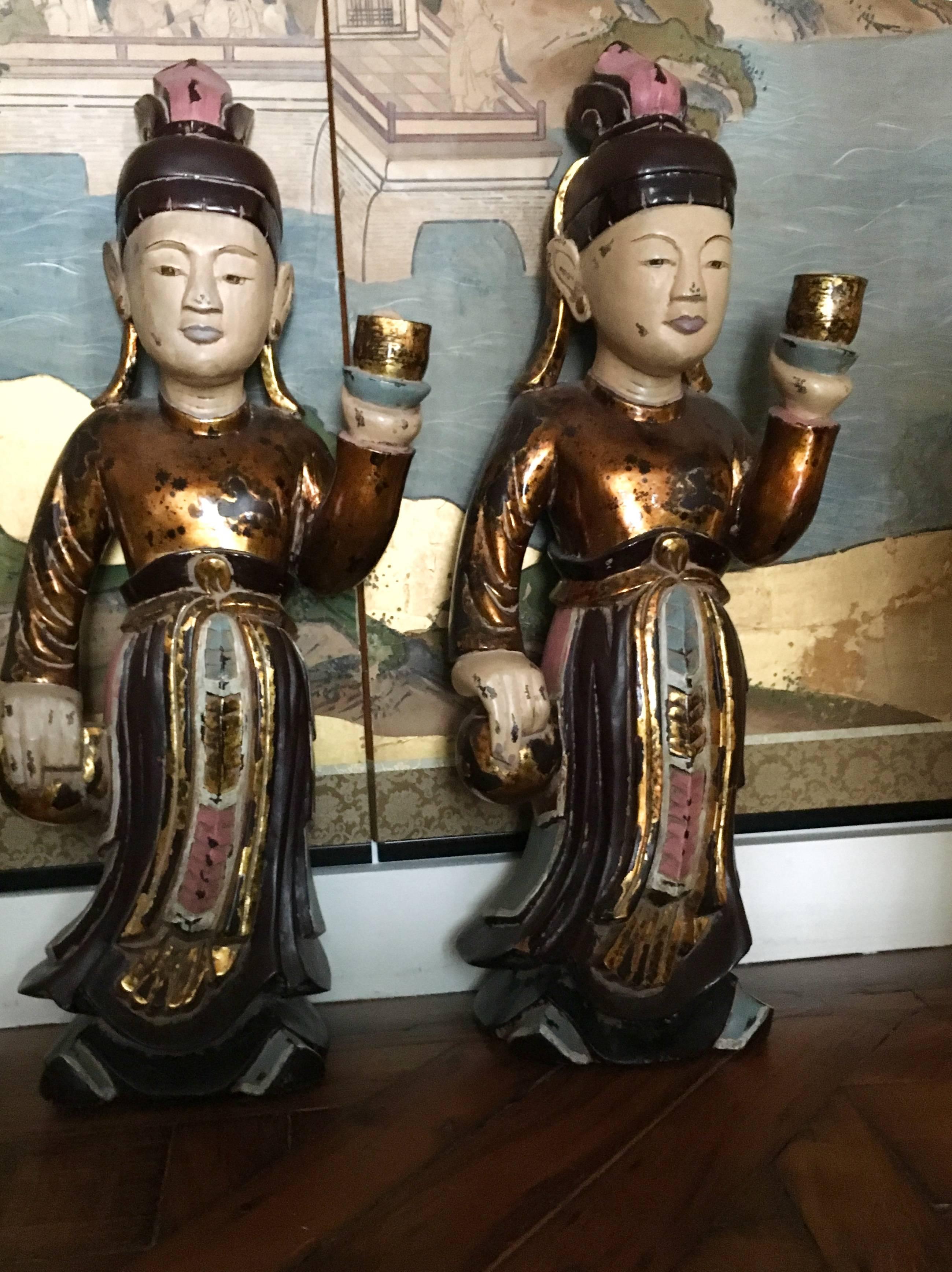 Two wooden sculptures of Worshipers, both standing, wearing undergarment
Secured with a ribbon. Gold leaf, black lacquered and brilliant polychrome pigments on wood.
Vietnam, 20th century.
They can make outstanding lamps.
Size: 82 by 35 by 24 cm.