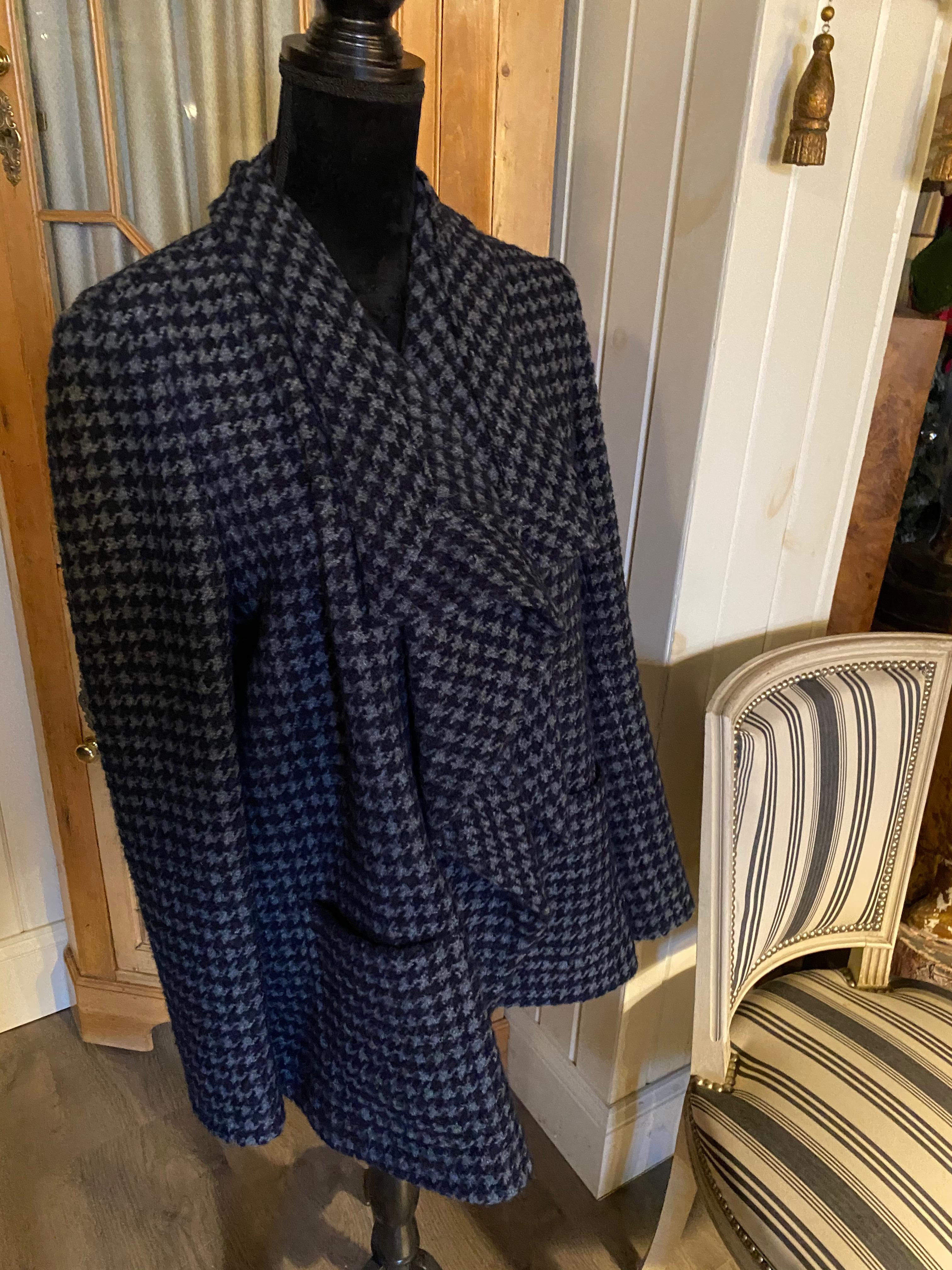 Two Wool/Cashmer Designer Jacketse Blue Houndstooth, Deep Red Reversible Jacket. In Excellent Condition For Sale In Buchanan, MI