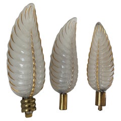 Deux appliques Art Déco en laiton et verre signées par Ezan, France, vers les années 1940