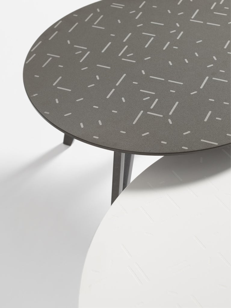 21st Century Modern Round Stone Composite Coffee Table in Graphite (Medium size) In New Condition For Sale In Nelas, PT