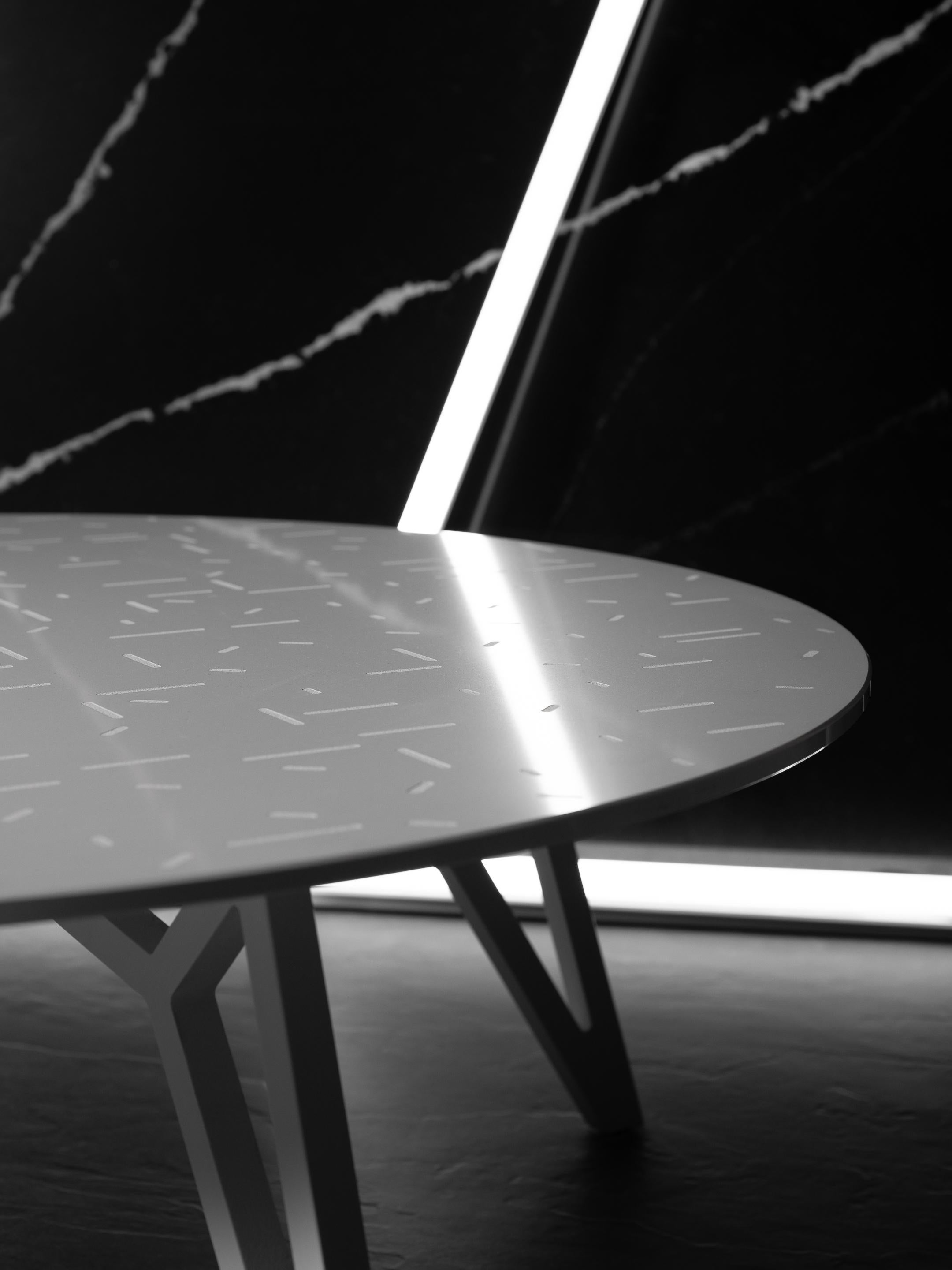 Quartz Table basse et table d'appoint TXT M- 21e siècle moderne en pierre de quartz et graphite en vente