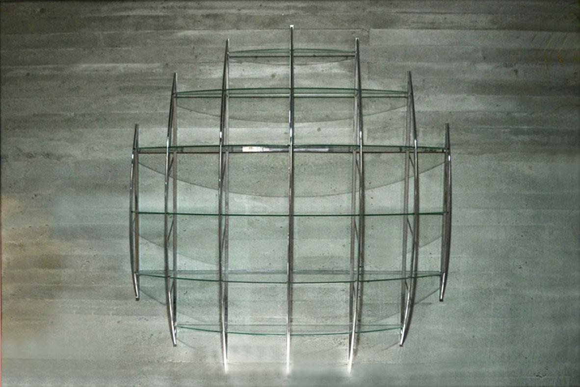Very rare wall bookcase designed by Manfredo Massironi for Nikol International in the 1970’s.
This rare version is made of curved and chromed steel with glass shelves.
In excellent condition.