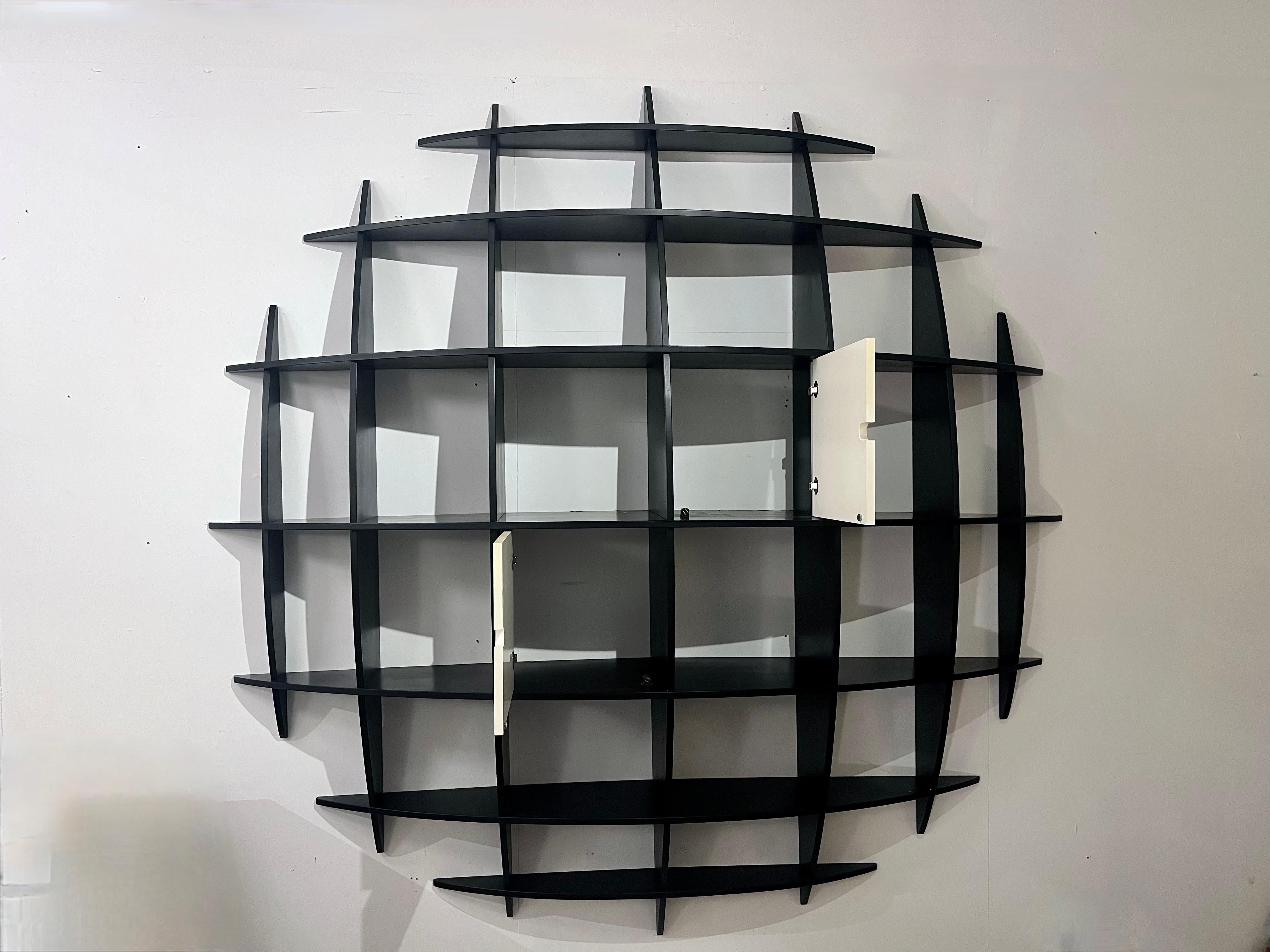 Wandschrank im Tyco-Stil von Manfredo Massironi für Nikol International – 1970er Jahre (Moderne der Mitte des Jahrhunderts) im Angebot