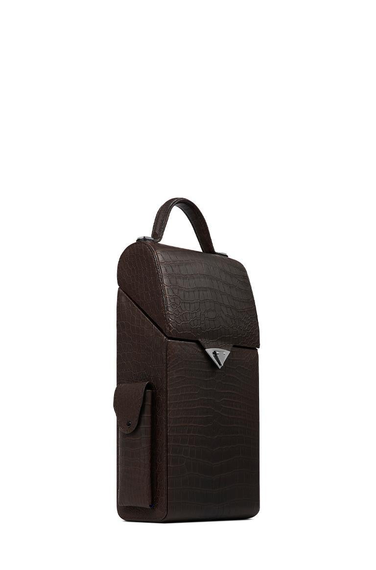 The Dennis Wine Bag is a dual compartment wine carrying case, with an exterior wine-opener pocket. It’s designed with a top handle, detachable cross-body strap, a front flap featuring our signature spear-lock closure and our 