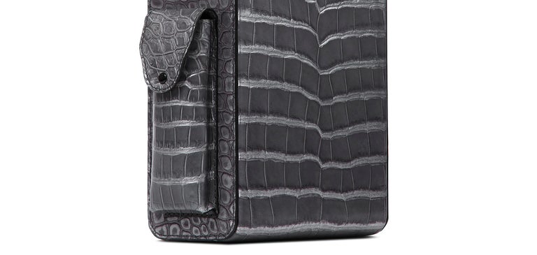 TYLER ELLIS Dennis Wine Bag Grey Metallic Alligator Gunmetal Hardware In New Condition For Sale In Los Angeles, CA