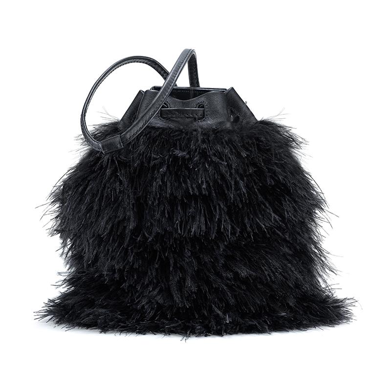 Noir TYLER ELLIS Grace seau petit modèle en plumes d'autruche noires et cuir noir en vente