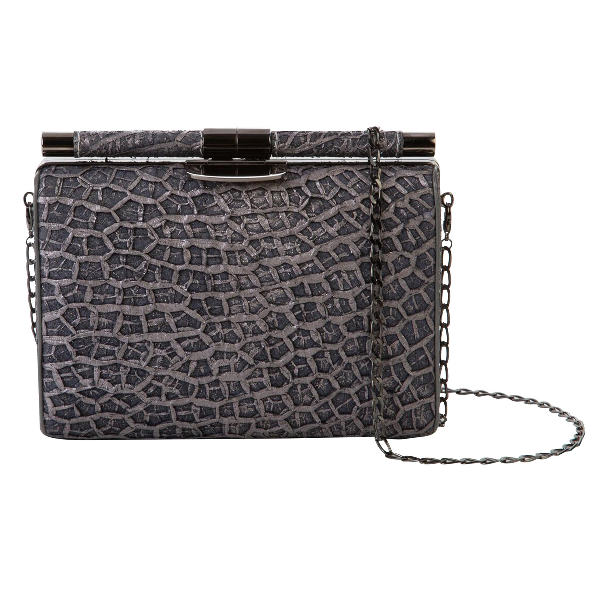 Noir Tyler Ellis - Pochette Jamie - Petite pochette en cuir nid d'abeille marine avec accessoires en bronze en vente