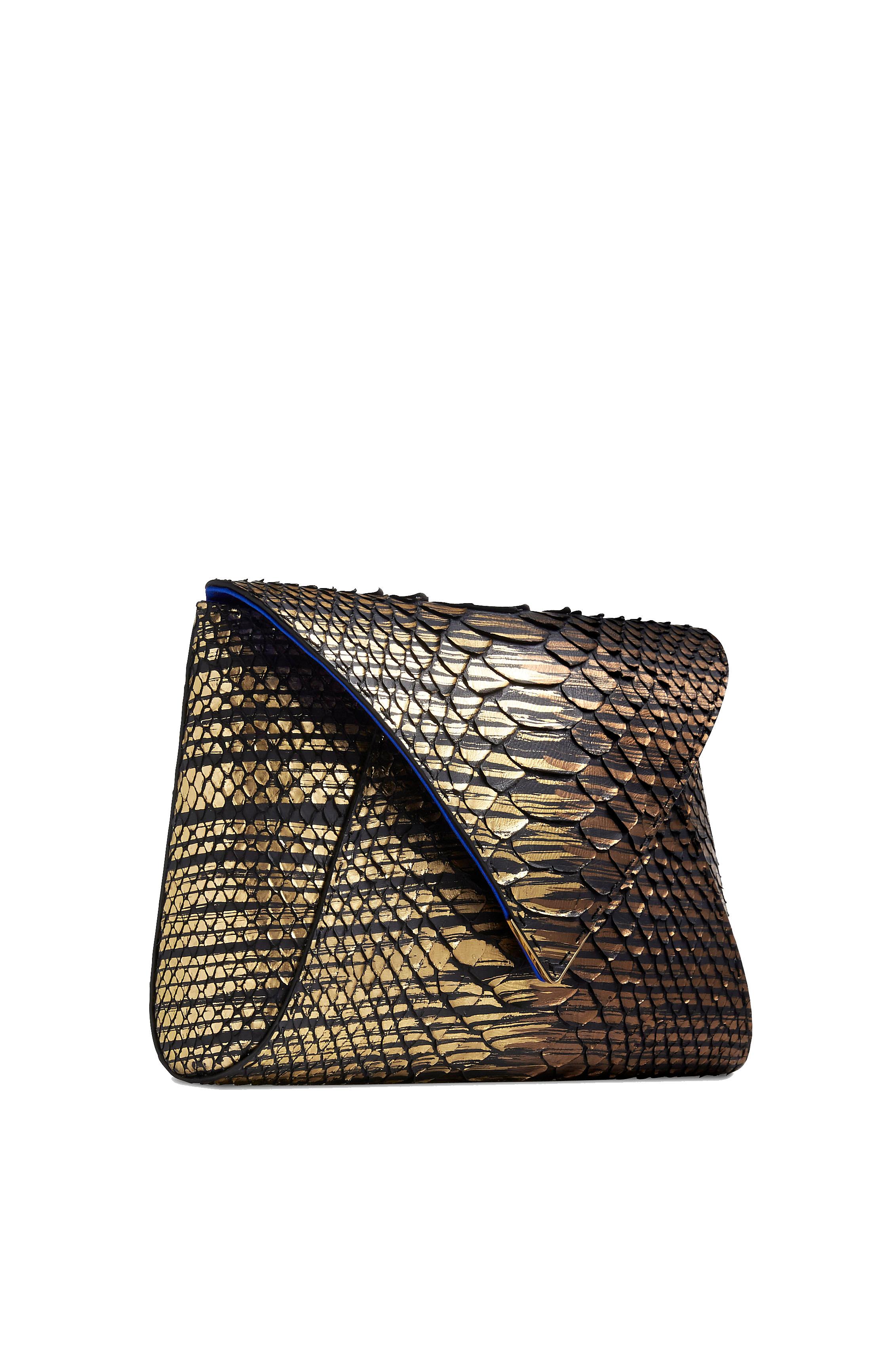 The Lee Pouchet is a soft clutch designed with a triangular front flap and a magnetic snap closure. It features a hidden exterior pocket, a detachable cross-body chain and our signature Thayer blue satin lining. 

Size: Large
Hardware: