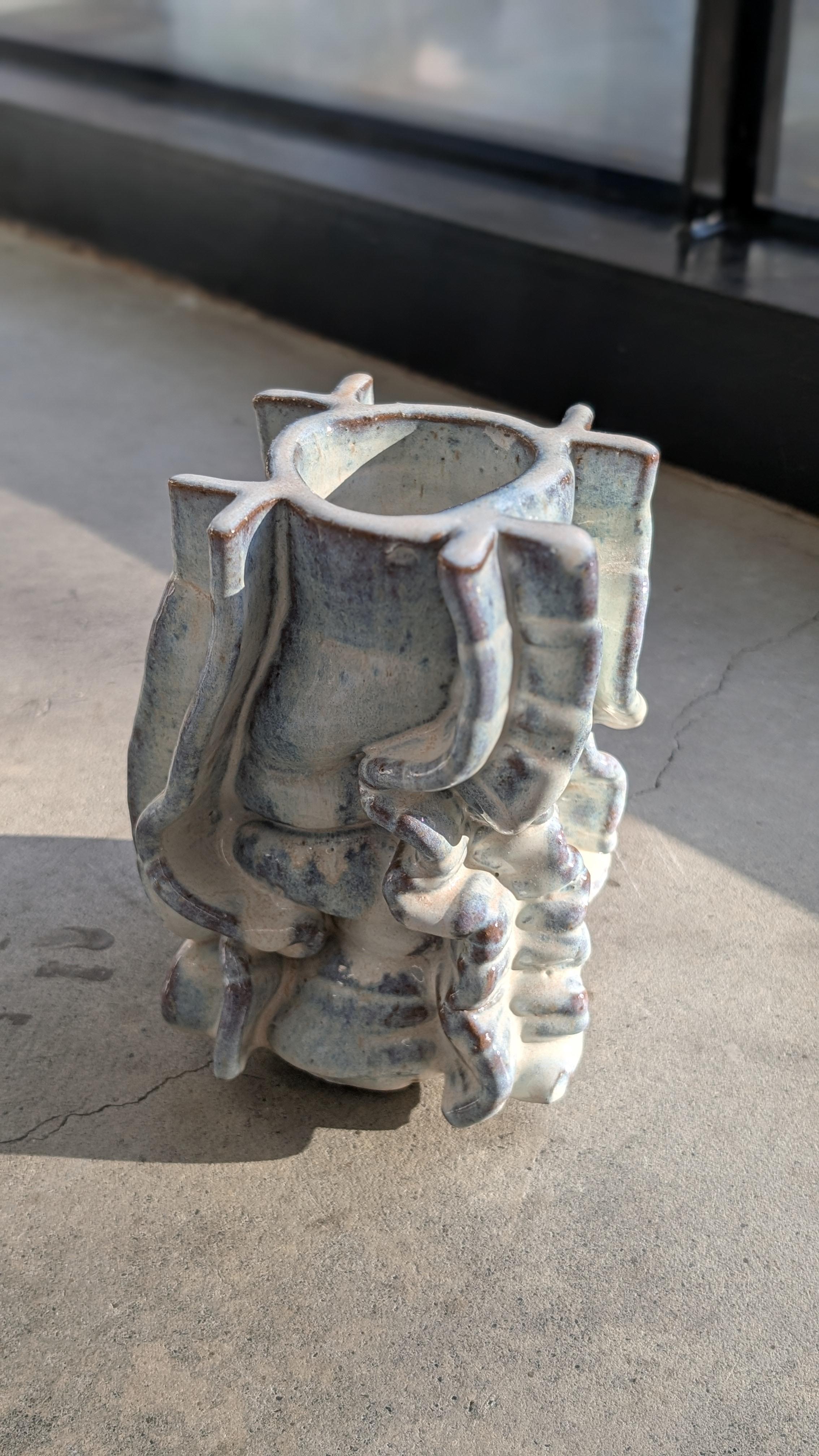 Abstract Sculpture de Tyler James Goin - Recipiente EXT 009