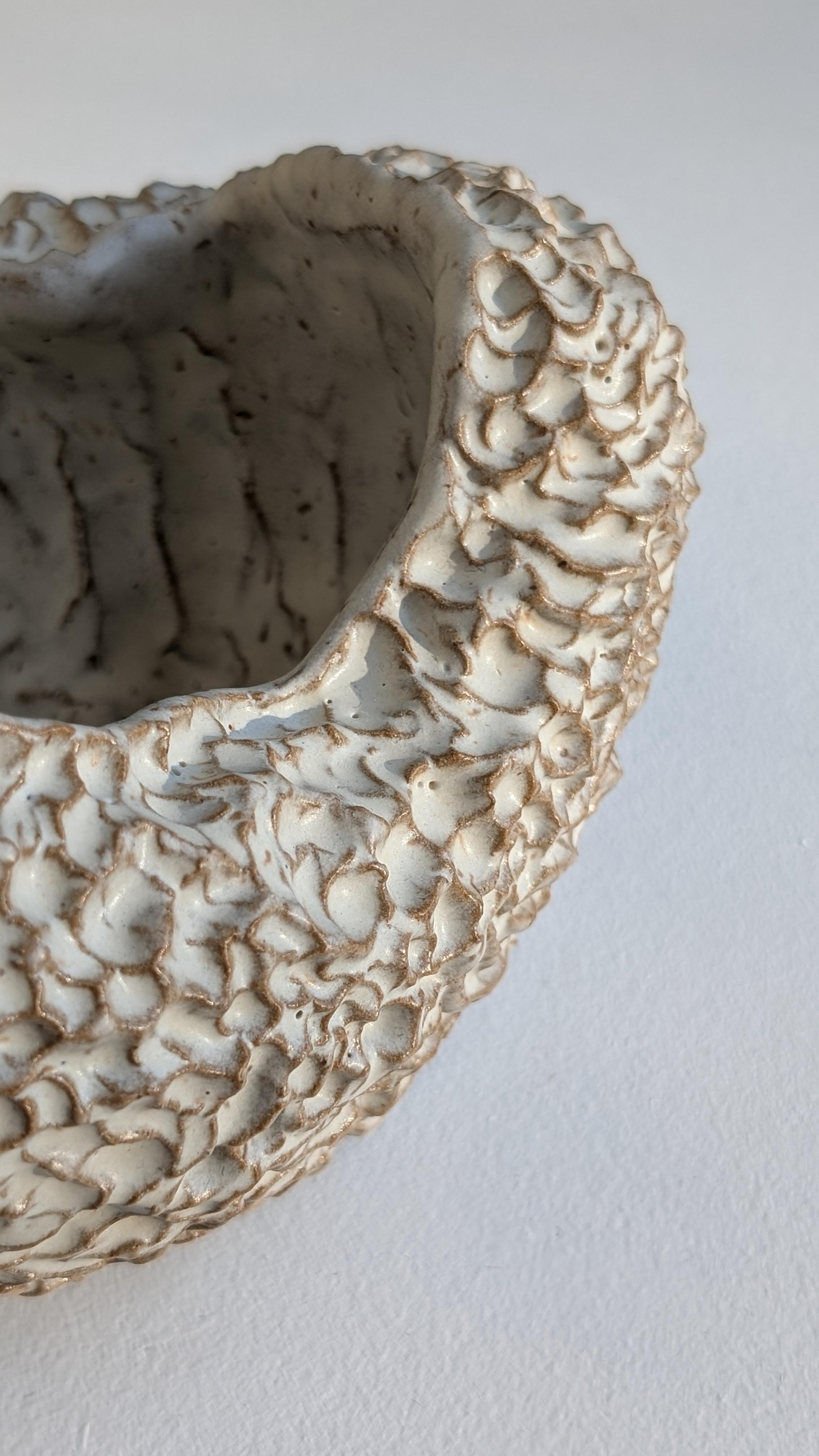 Navire PNW 206 - Gris Abstract Sculpture par Tyler James Goin