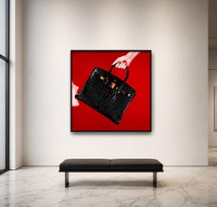 Schwarze Birkin-Tasche, 60 x 60 Zoll (150 x 150 cm), Foto von Tyler Shields, GERAHMT
