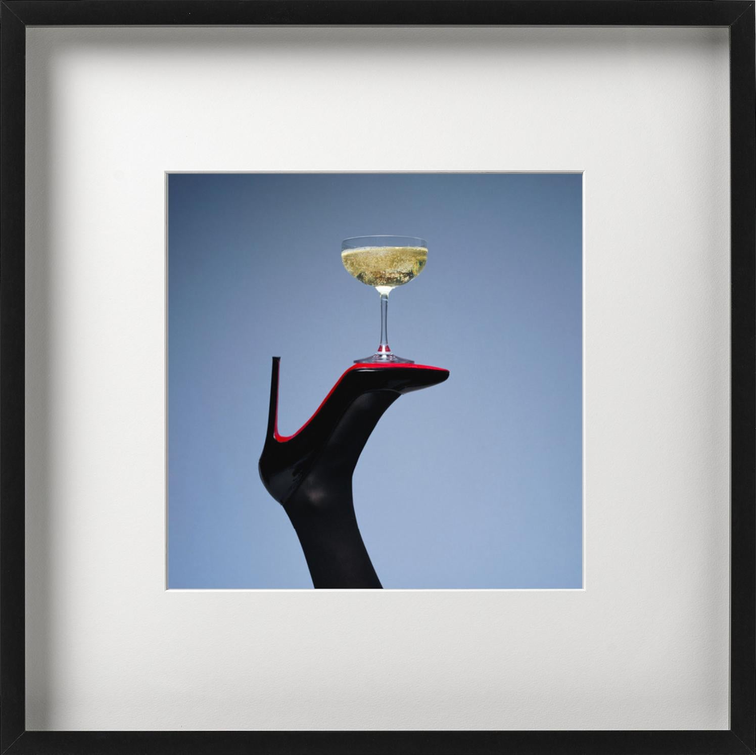 Champagne High Heel - Schwarzer High Heel mit Champagner, Fine Art Photography, fotografiert von Tyler Shields im Jahr 2014

Alle Drucke sind in limitierter Auflage erhältlich. Erhältlich in mehreren Größen. Hochwertige Einrahmung auf Anfrage.

Alle