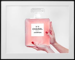 Stampa cromogenica “Chanel Champagne Hands”, INCORNICIATA, tiratura di 3 esemplari
