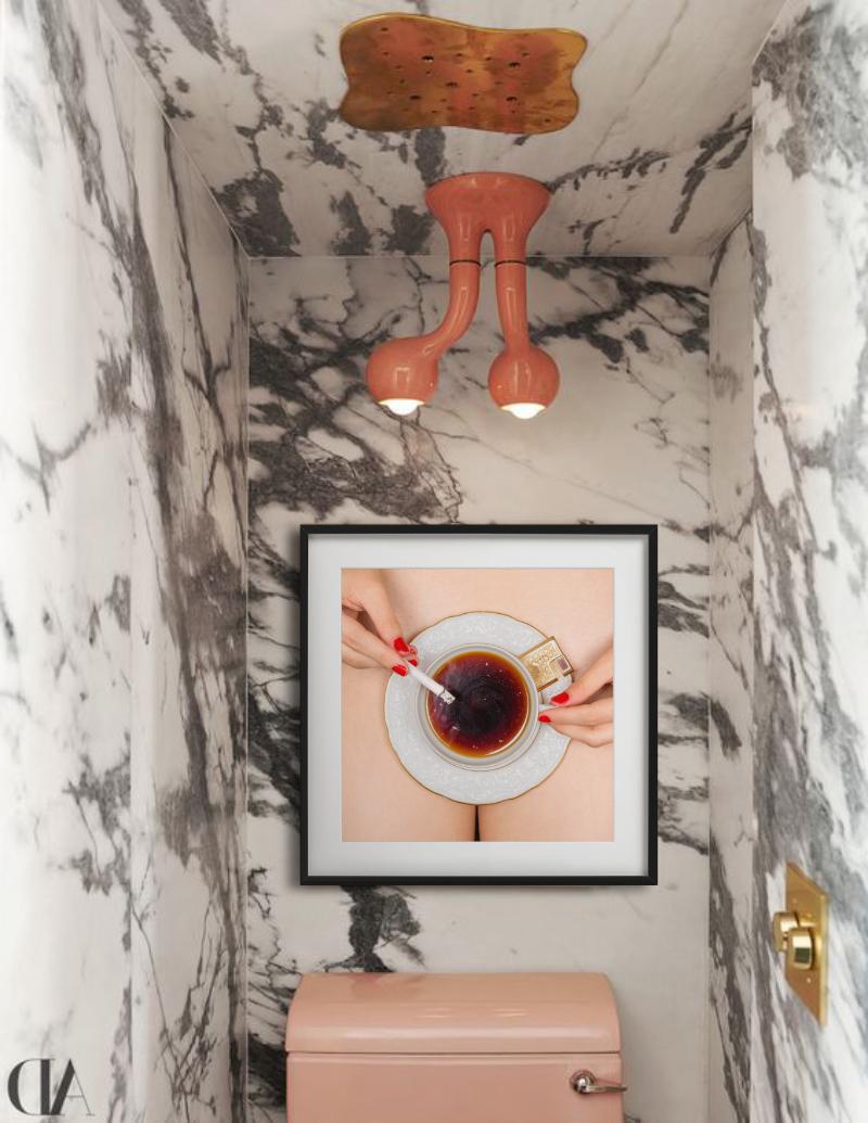 Coffee and Cigarette, una tazza di caffè e una sigaretta accesa su un corpo nudo, evidenziandone la silhouette, fotografato da Tyler Shields nel 2018. 

Tutte le stampe sono in edizione limitata. Disponibile in più misure. Cornici di alto livello su