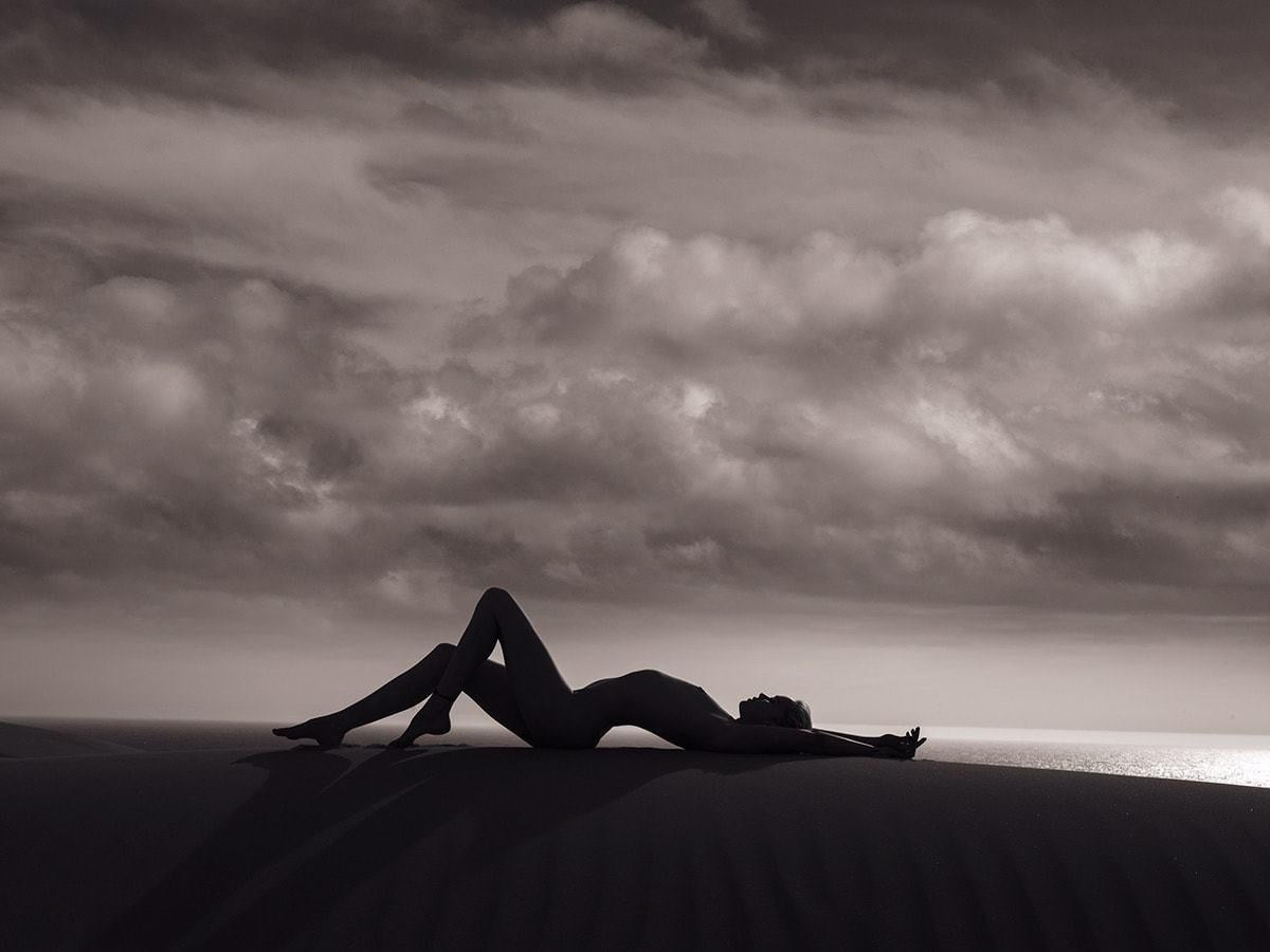 Tyler Shields Black and White Photograph - Edge of the World (30" x 40")