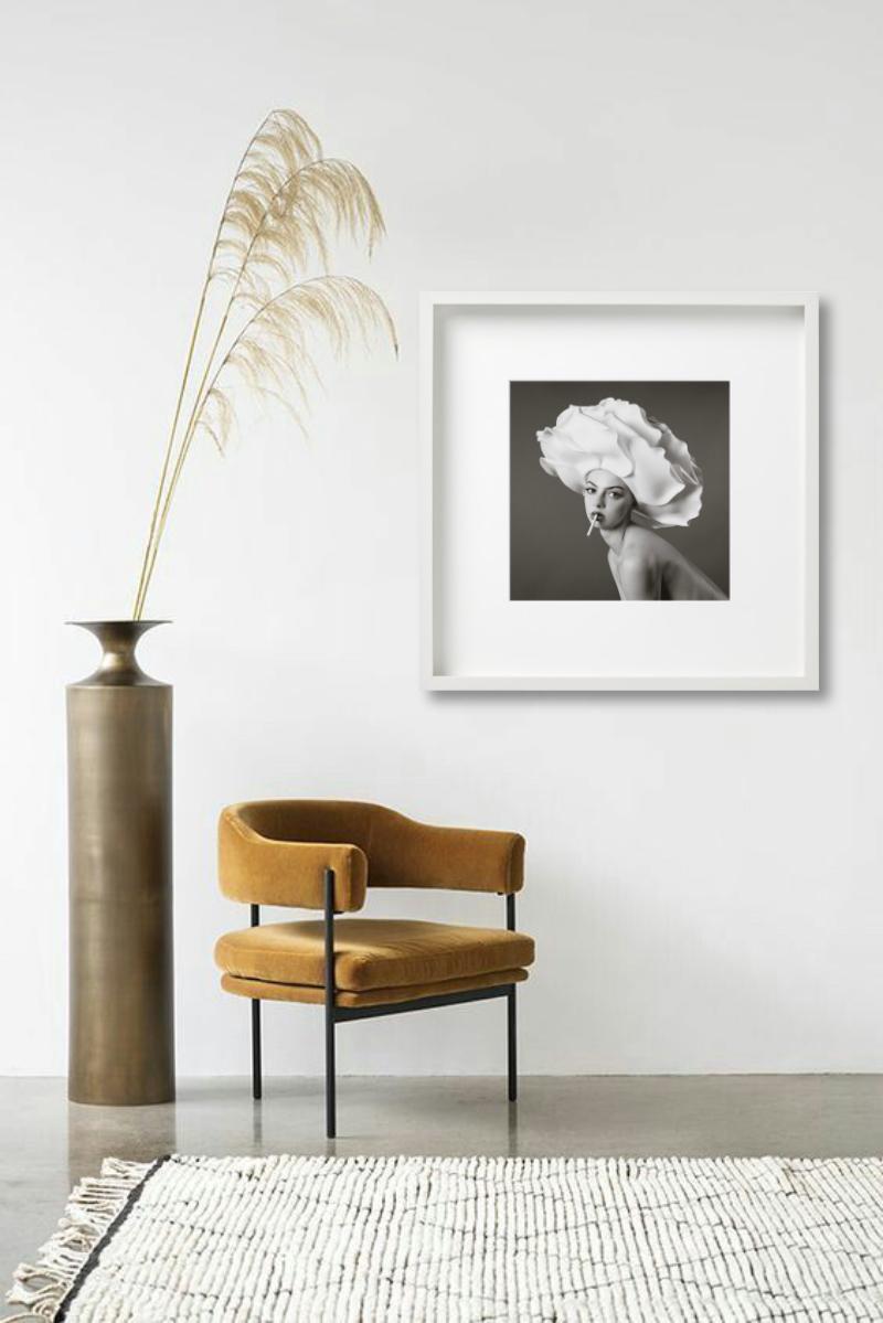 Blumenkopf, Kunstfotografie der bildenden Kunst – Photograph von Tyler Shields
