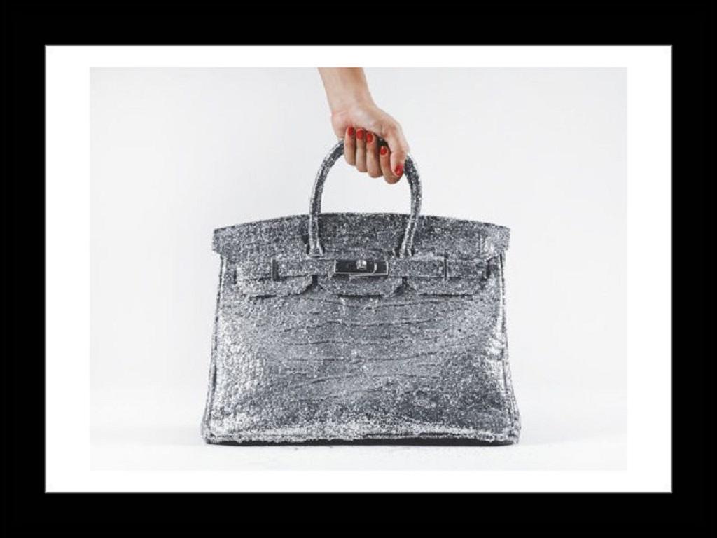Glitzer Birkin (30 Zoll x 40 Zoll) – Photograph von Tyler Shields