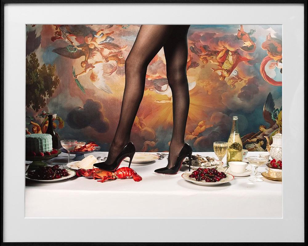 "High Heel Dinner" - Stampa cromogenica, incorniciata, contemporanea, edizione di 3 esemplari