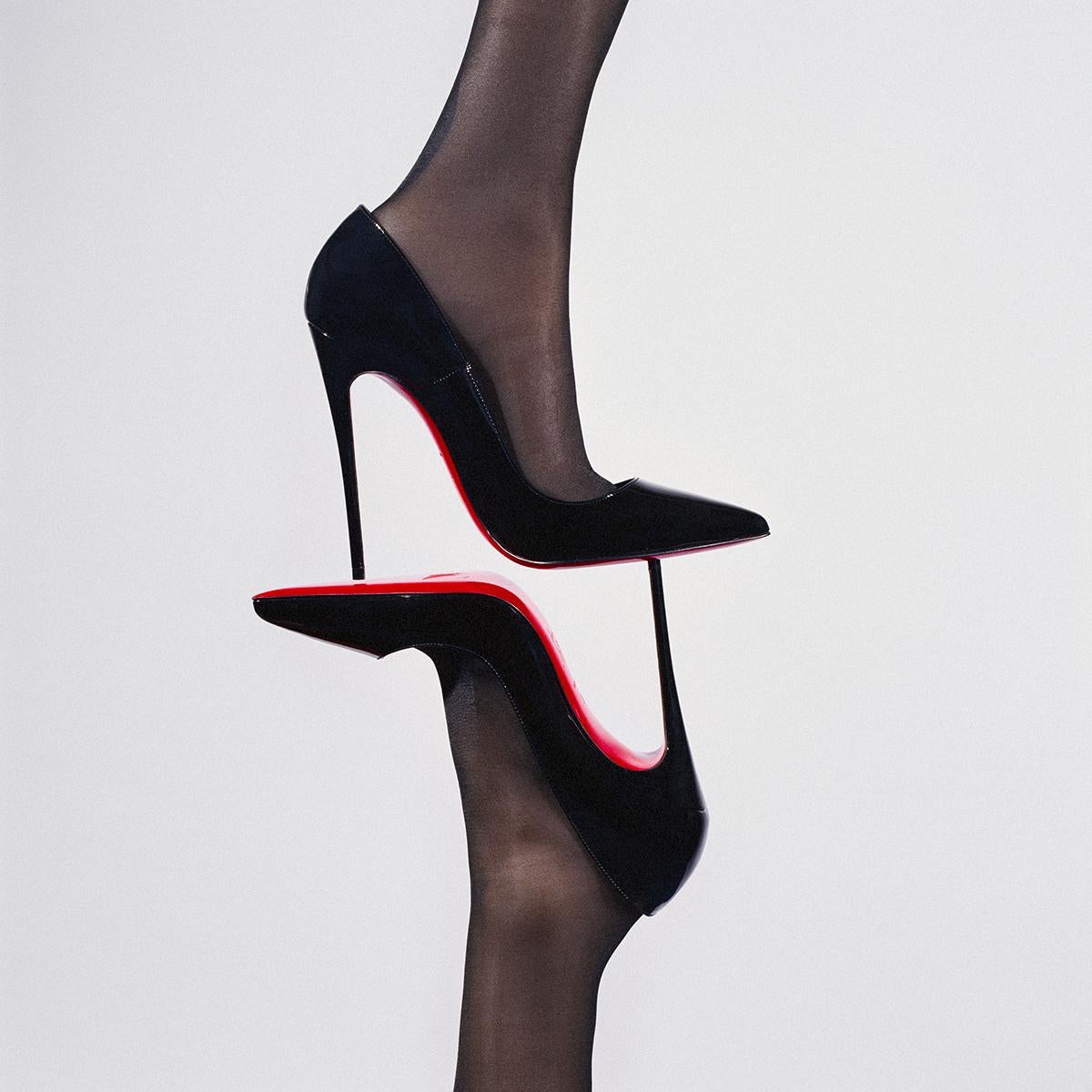 Still-Life Photograph Tyler Shields - Chaussures à talons hauts, photographie, mode, raconteur d
histoires, pieds, chaussures, édition limitée