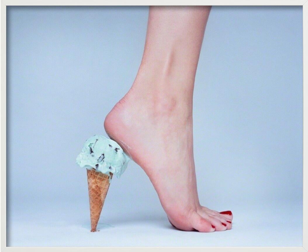 Eiscremefarbene Heels, Kunstfotografie im Angebot 5
