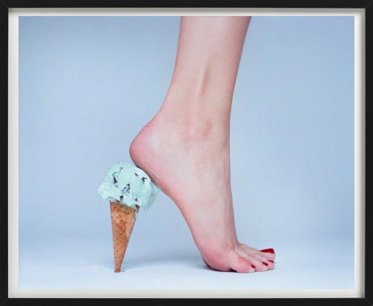 Eiscremefarbene Heels, Kunstfotografie (Violett), Color Photograph, von Tyler Shields