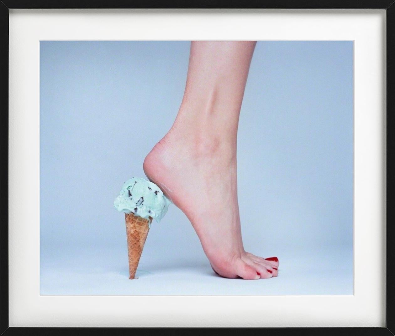 Eiscreme-Absätze, fotografiert von Tyler Shields. 

Alle Drucke sind in limitierter Auflage erhältlich. Erhältlich in mehreren Größen. Hochwertige Einrahmung auf Anfrage.

Alle Drucke werden von der Künstlerin oder dem Künstler angefertigt und