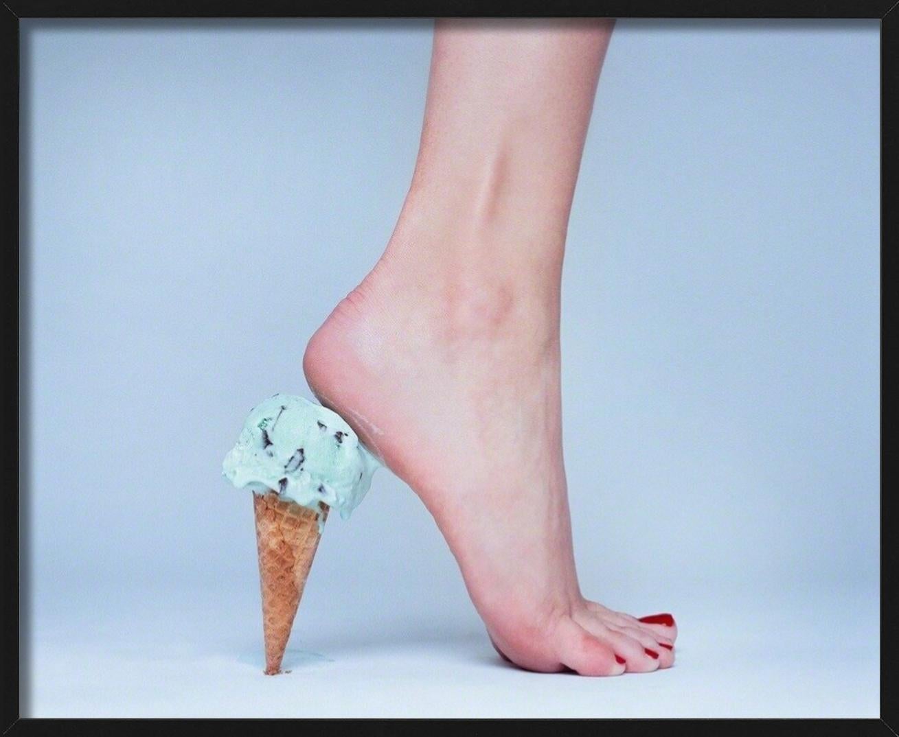 Eiscremefarbene Heels, Kunstfotografie im Angebot 2