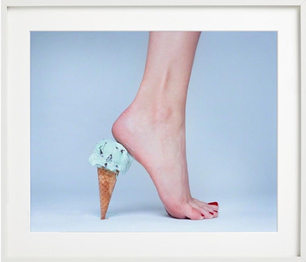 Eiscremefarbene Heels, Kunstfotografie im Angebot 4