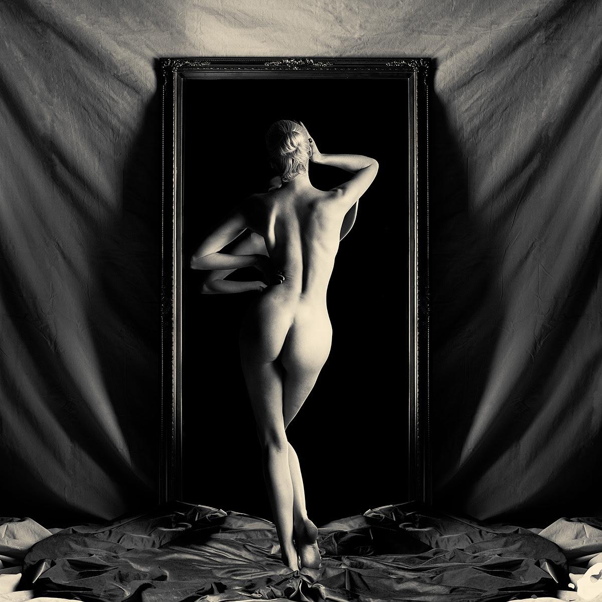 Tyler Shields Portrait Photograph - Into the Mirror (18" x 18")