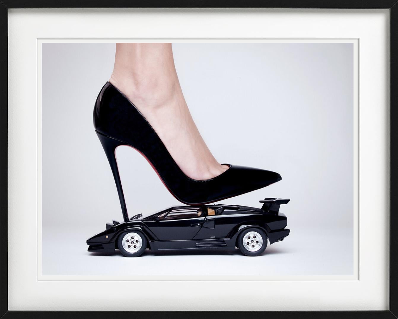 Absatz am Lambo, fotografiert von Tyler Shields. 

Alle Drucke sind in limitierter Auflage erhältlich. Erhältlich in mehreren Größen. Hochwertige Einrahmung auf Anfrage.

Alle Drucke werden von der Künstlerin oder dem Künstler angefertigt und