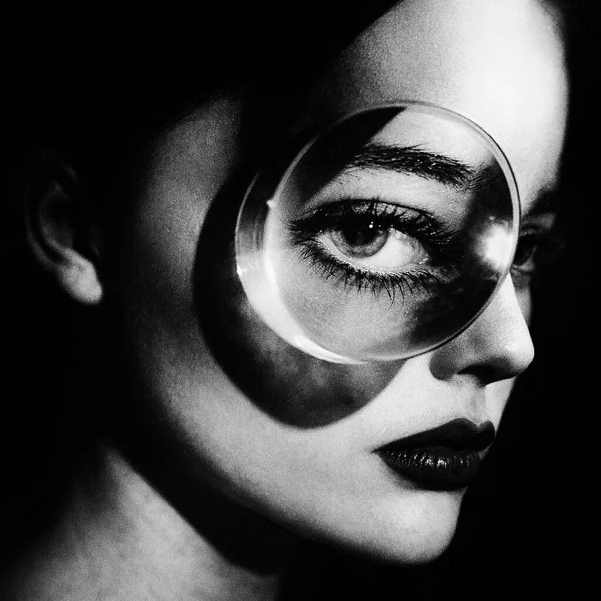 Portrait Photograph di Tyler Shields - Lente d'ingrandimento