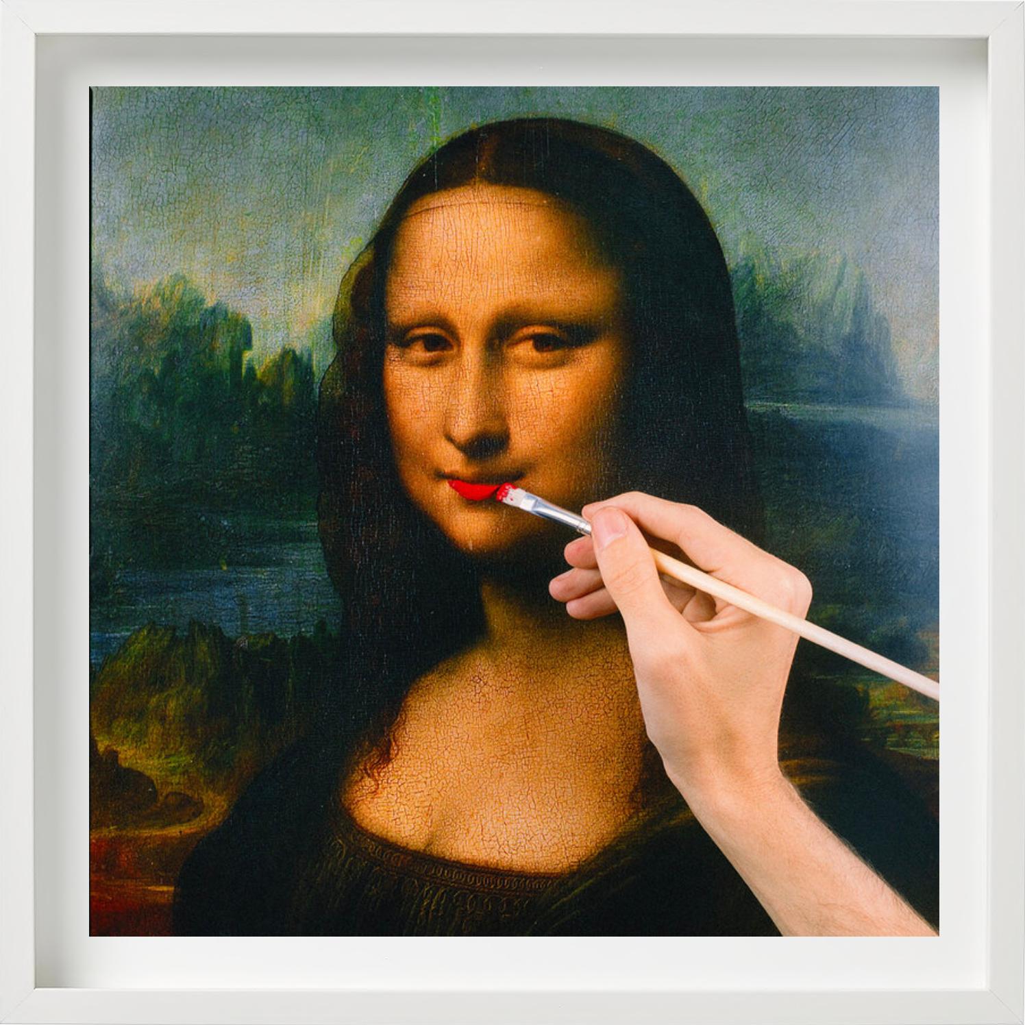 Mona Lisa Make-Up, Mona Lisa mit einem Lichtschein, Kunstfotografie, 2018 – Photograph von Tyler Shields