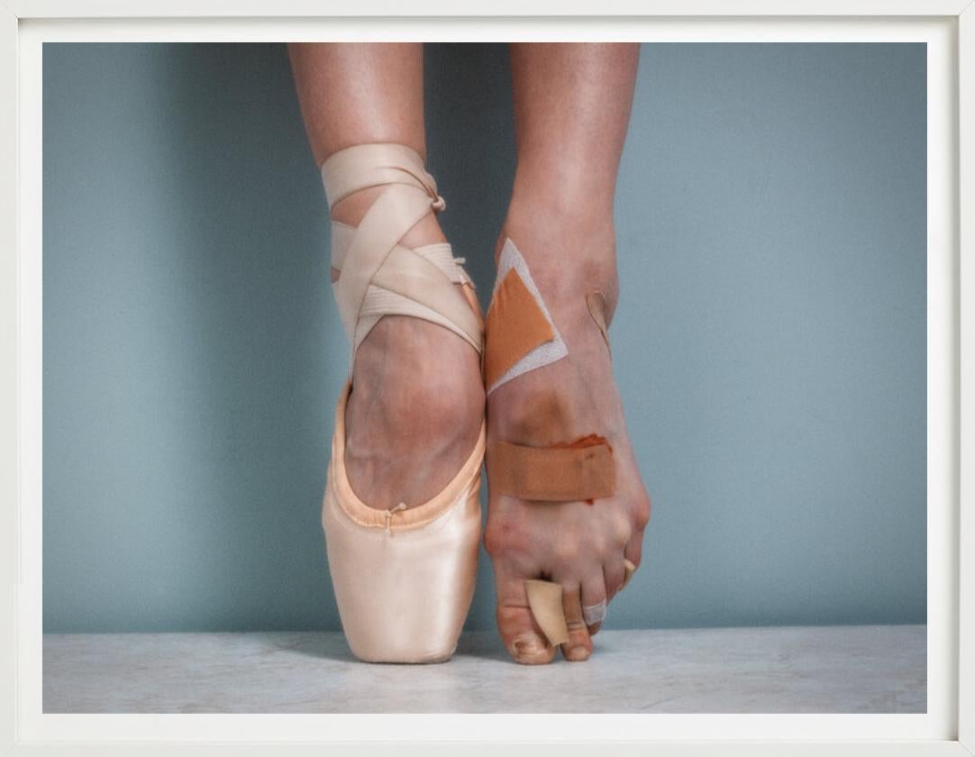 Pointe, photographie d'art, 2014 - Photograph de Tyler Shields