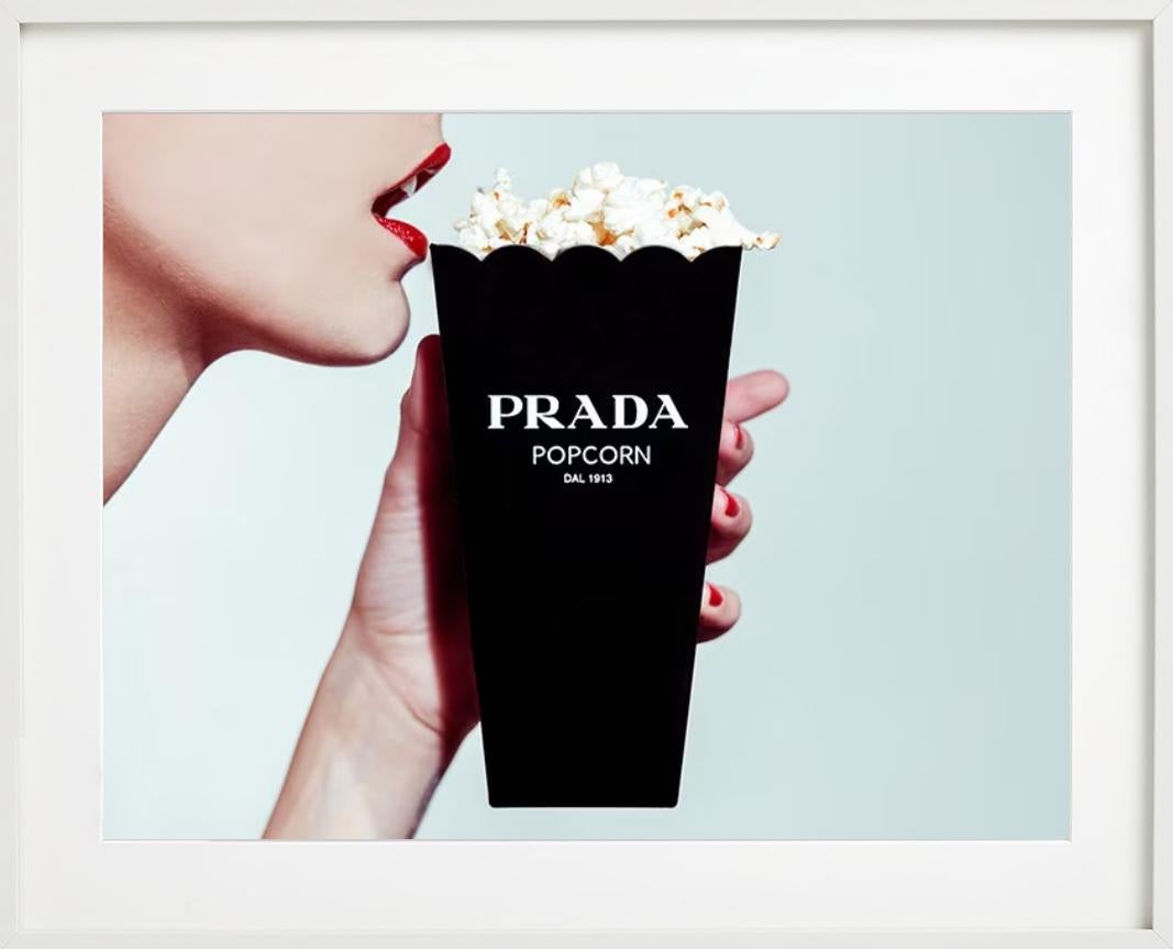 Prada Popcorn, Palomitas rellenas en una bolsa de Prada, Fotografía artística, 2012 en venta 1