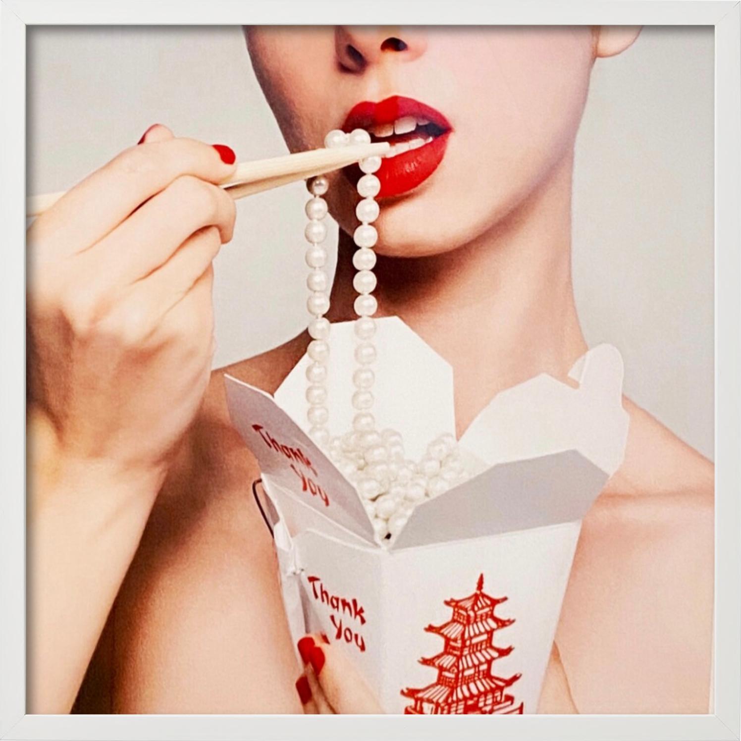 Takeout-Perlen, chinesische Ausschnitte, weiße Perlen, Kunstfotografie, 2021 im Angebot 1