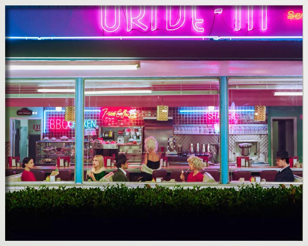 The Diner, photographie d'art, 2025 - Noir Color Photograph par Tyler Shields