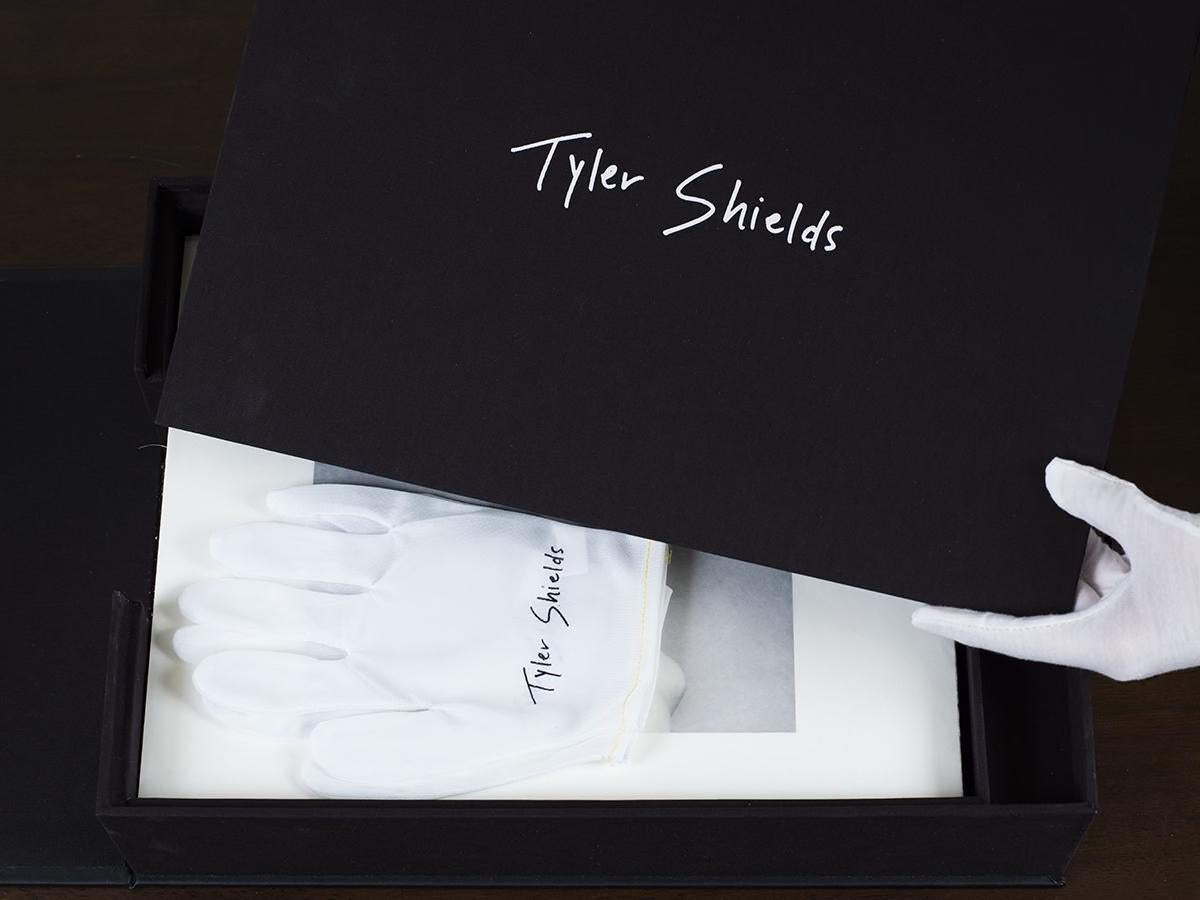 Tyler Shields - 6x6 Portfolio, Fotografie 2022, Gedruckt nach im Angebot 2
