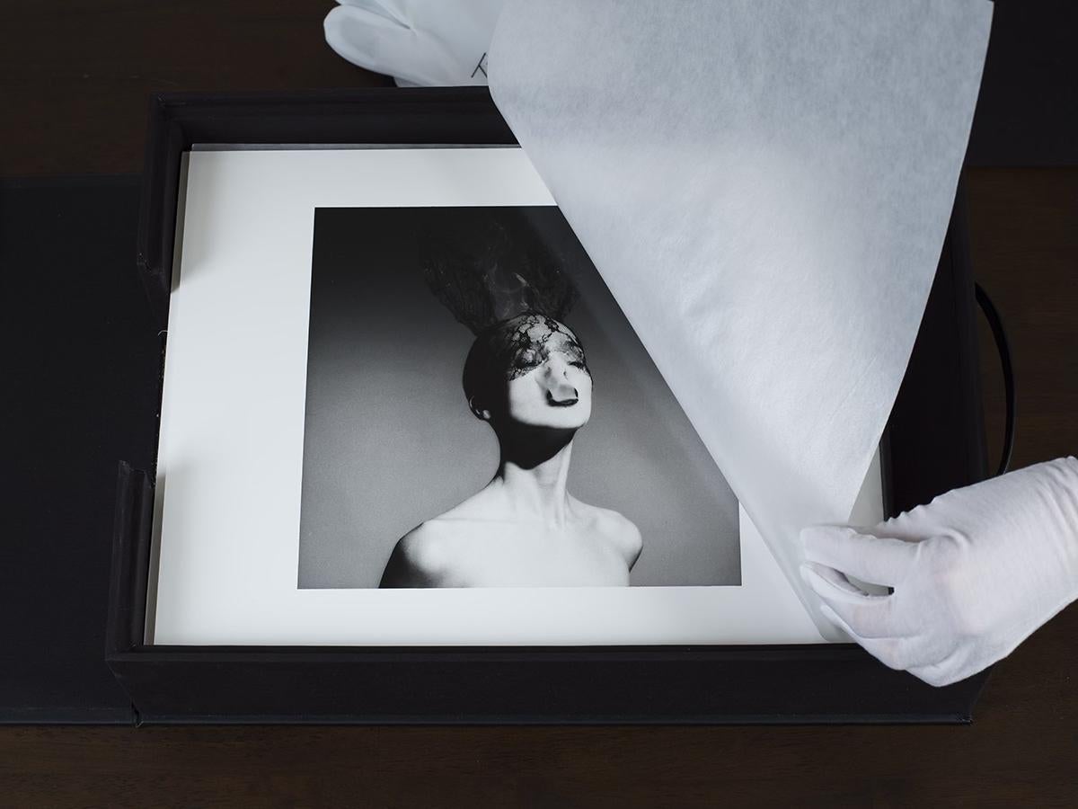 Tyler Shields - 6x6 Portfolio, Fotografie 2022, Gedruckt nach im Angebot 3