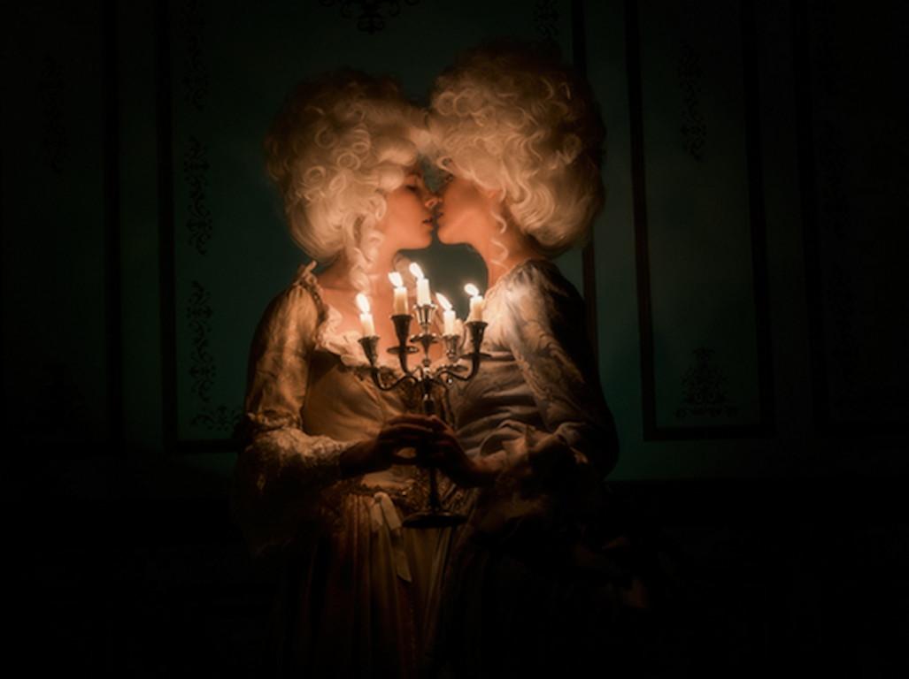 Série : Décadence
Impression chromogène sur papier Kodak Endura Luster
Tailles disponibles :
22.5" x 30"
30" x 40"
45" x 60
54" x 72"
63" x 84"
Édition de 3 + 2 épreuves d'artiste

Tyler Shields est un photographe, réalisateur et écrivain, surtout