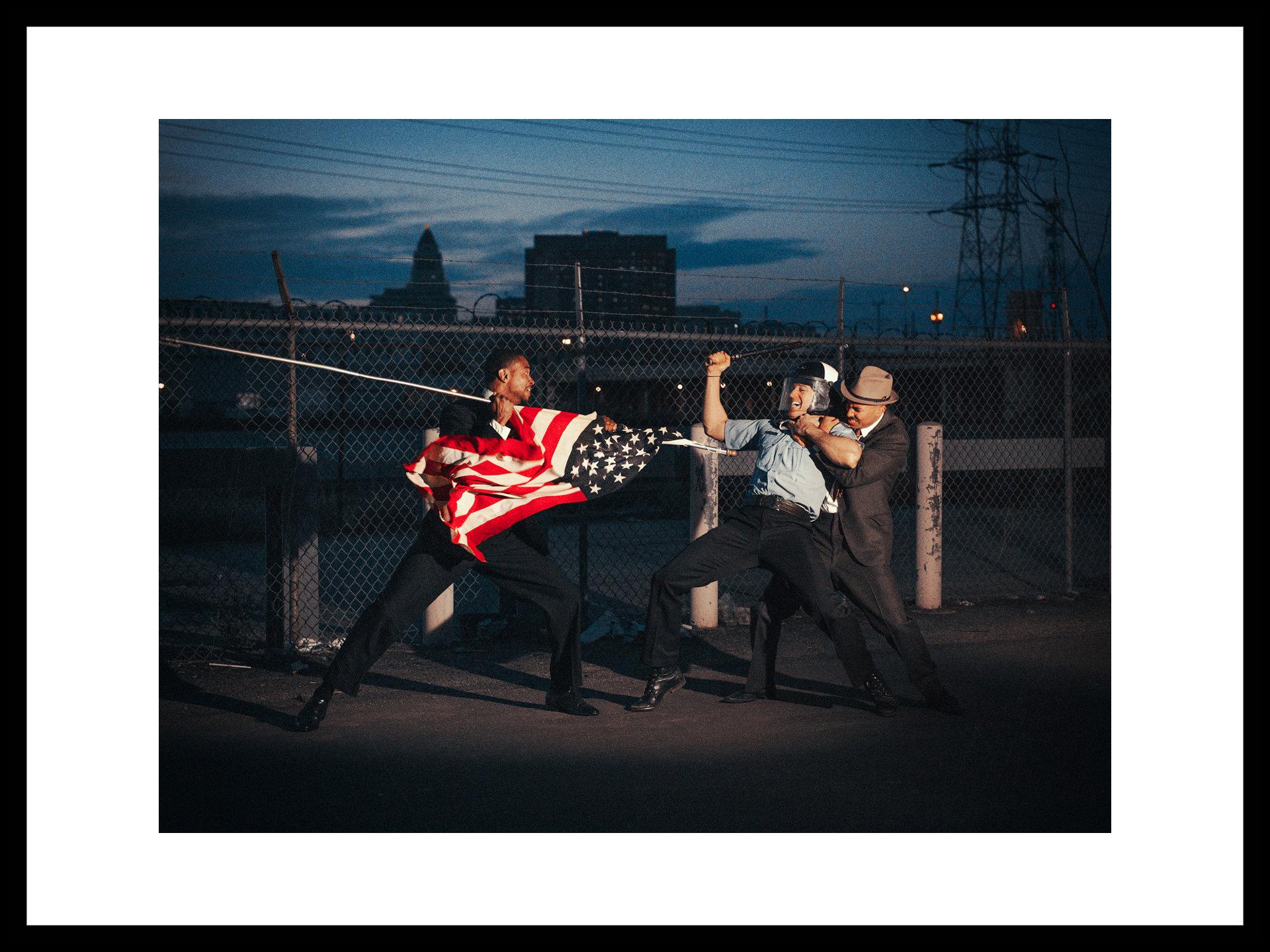 Tyler Shields - Amerikanische Flagge, Fotografie 2015 im Angebot 1