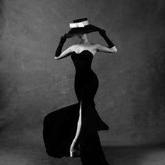 Tyler Shields – Audrey's Hat II, Fotografie 2021, Nachdruck