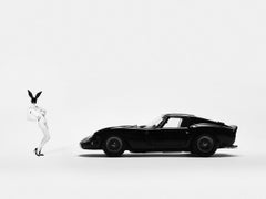 Tyler Shields - Bunny Ferrari II, Fotografie 2022, gedruckt nach