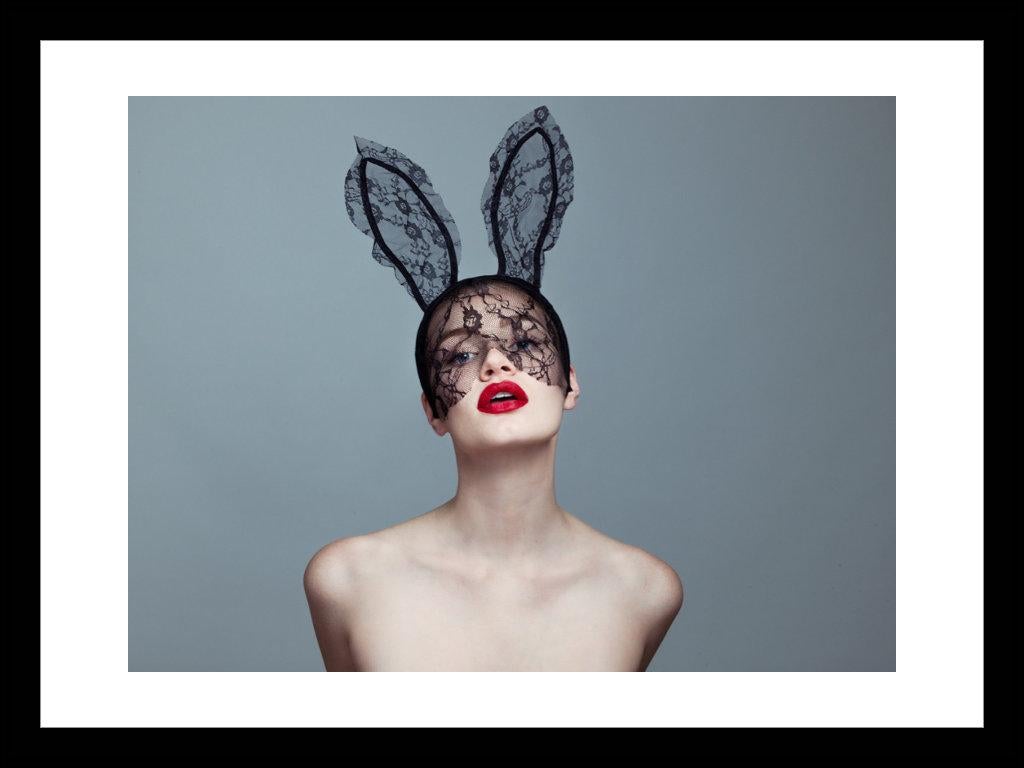 Tyler Shields - Bunny II, photographie 2017, imprimée d'après en vente 1