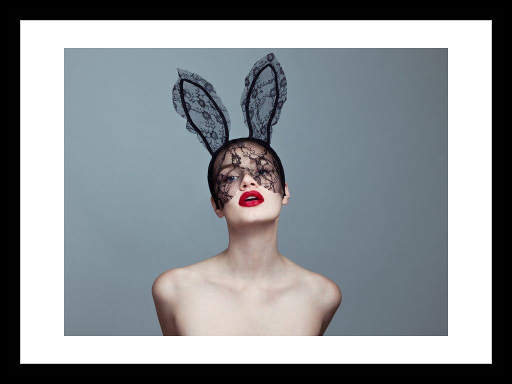 Tyler Shields - Bunny II, Fotografie 2017, Nachgedruckt im Angebot 1