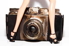Tyler Shields - Kamera-Barbie, Fotografie 2020, gedruckt nach