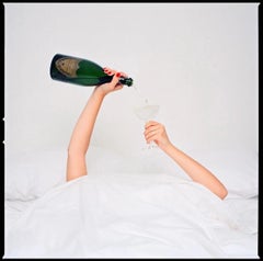 Tyler Shields - Mani di champagne, Fotografia 2024, Stampato dopo