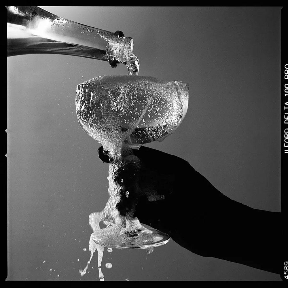 Tyler Shields - Photographie signée Champagne