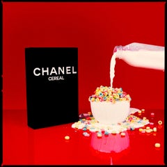 Tyler Shields - Chanel Cereal II, photographie 2021, imprimée d'après