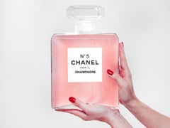 Tyler Shields - Poignées champagne Chanel, Photographie 2016